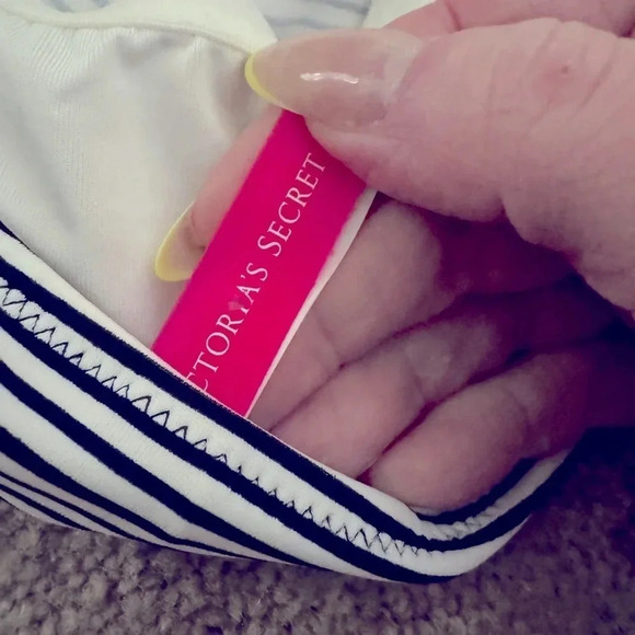 VICTORIA SECRET CAP SLEEVE OFF THE SHOULDER B&W STRIPE CROP BIKINI TOP XSMALL - Picture 9 of 13